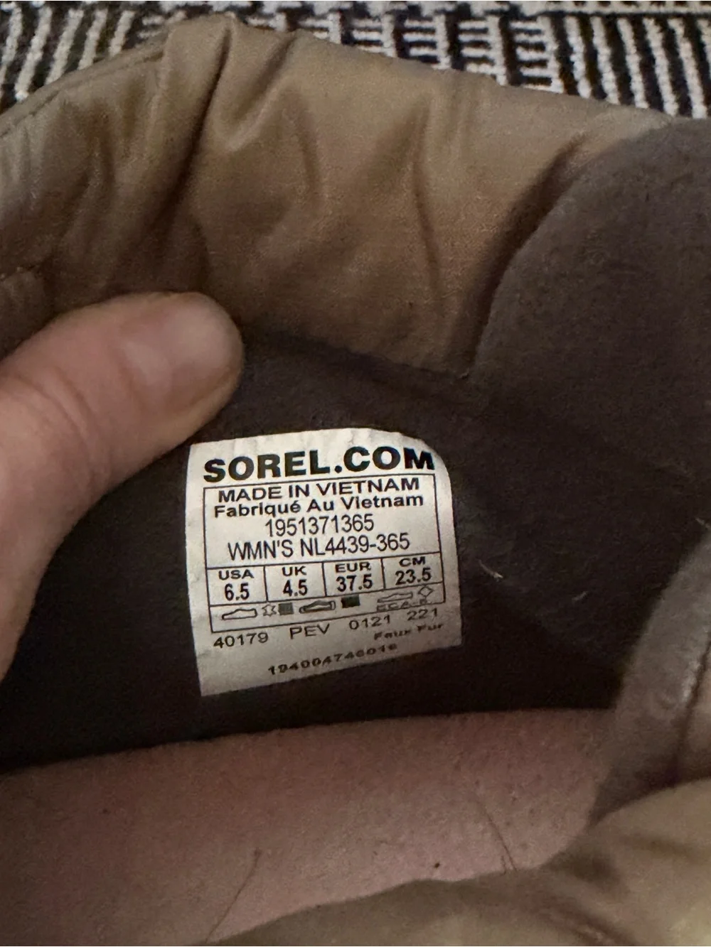 Sorel Olive Green Slip-On Boots - Durable Outdoor ”Out N About”